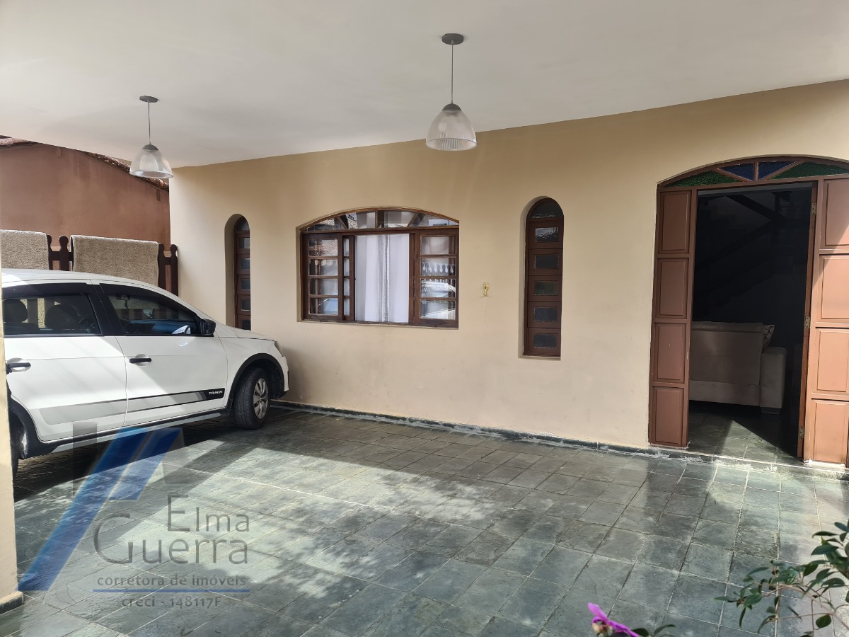 Ubatuba, Itaguá - Sobrado próximo a praia com 04 dormitórios, sendo 02 suítes.