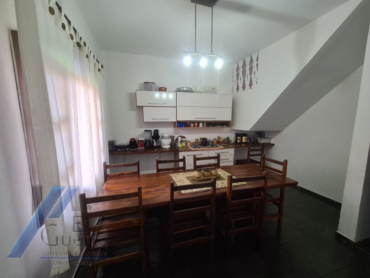 Ubatuba, Itaguá - Sobrado próximo a praia com 04 dormitórios, sendo 02 suítes.