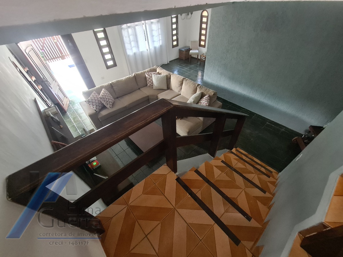 Ubatuba, Itaguá - Sobrado próximo a praia com 04 dormitórios, sendo 02 suítes.