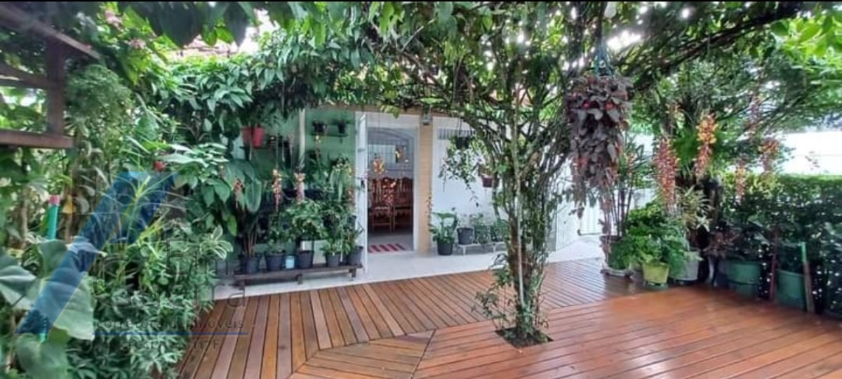 Ubatuba, Centro - Bela e agradável casa bem localizada com 02 suítes.