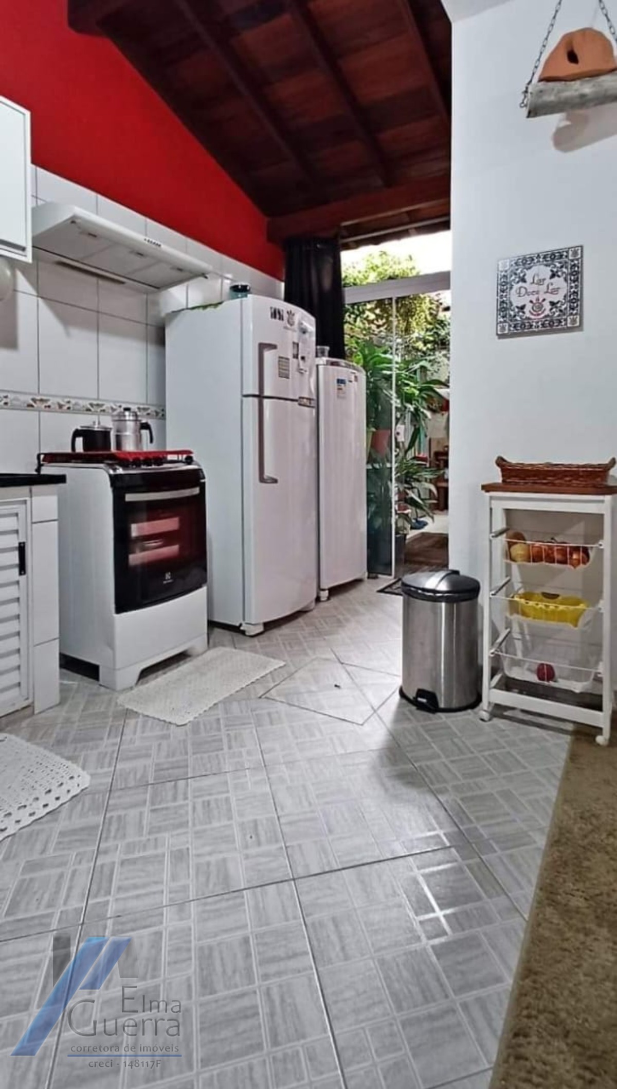 Ubatuba, Centro - Bela e agradável casa bem localizada com 02 suítes.