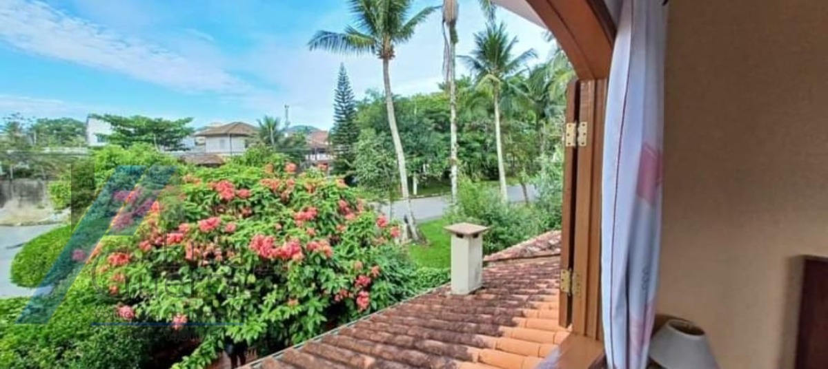 Ubatuba, Centro - Bela e agradável casa bem localizada com 02 suítes.