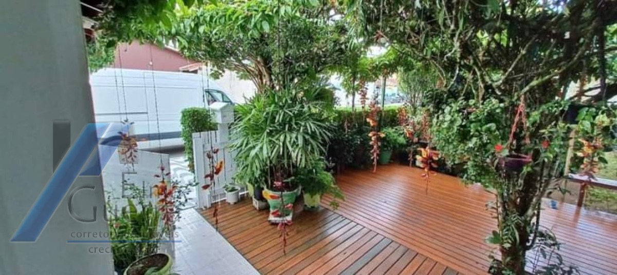 Ubatuba, Centro - Bela e agradável casa bem localizada com 02 suítes.