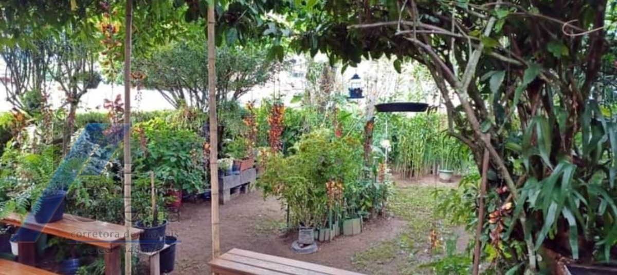 Ubatuba, Centro - Bela e agradável casa bem localizada com 02 suítes.