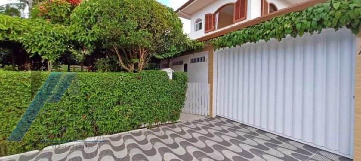 Ubatuba, Centro - Bela e agradável casa bem localizada com 02 suítes.