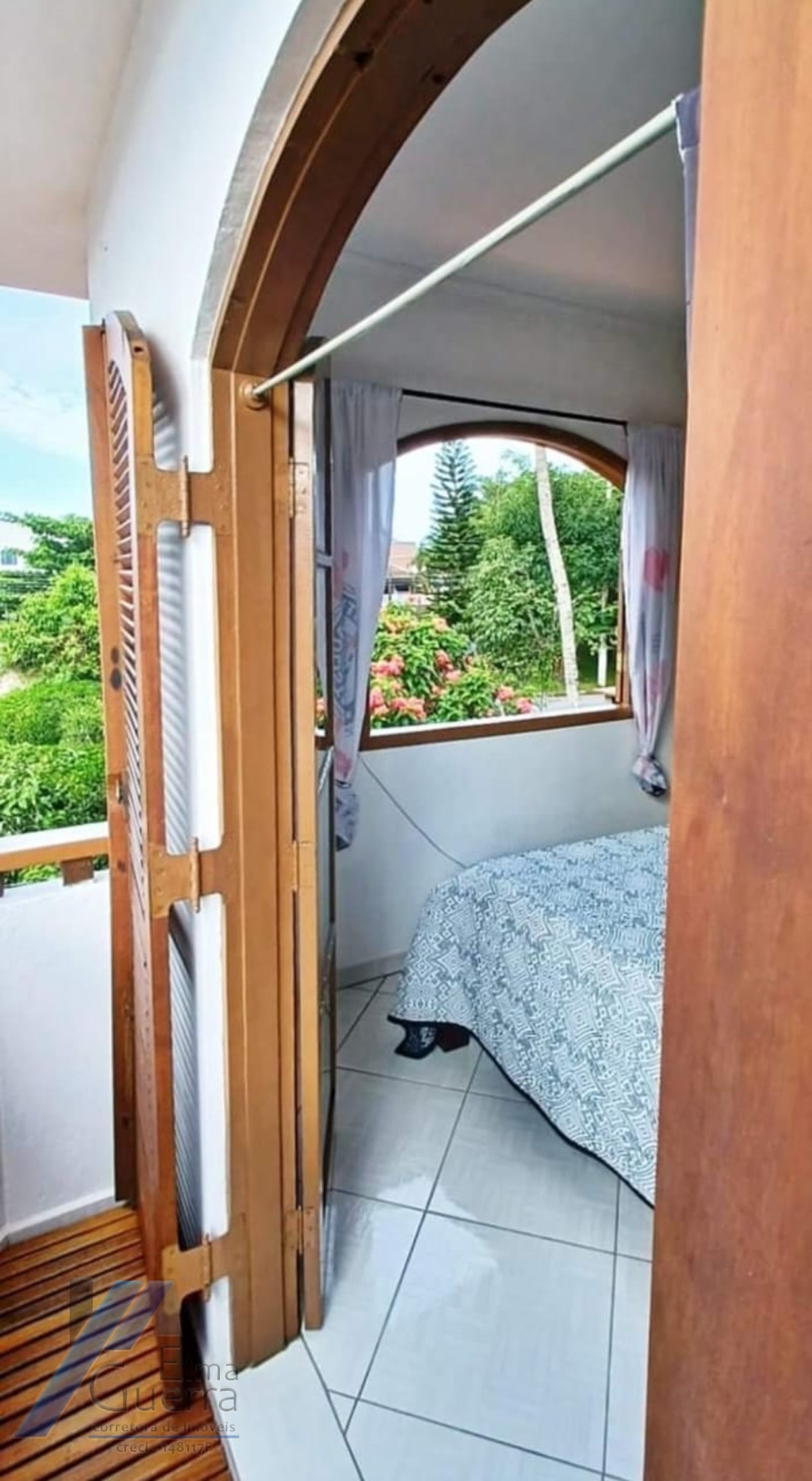 Ubatuba, Centro - Bela e agradável casa bem localizada com 02 suítes.