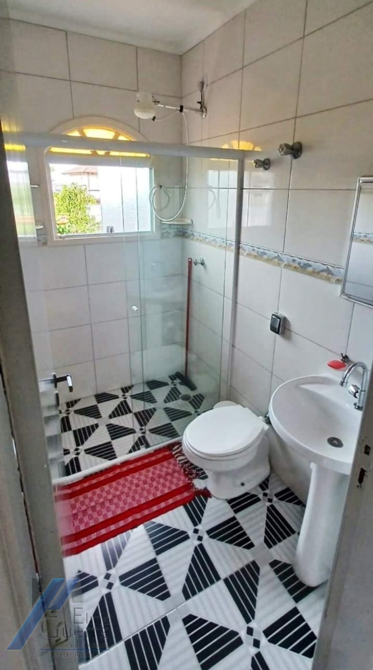 Ubatuba, Centro - Bela e agradável casa bem localizada com 02 suítes.