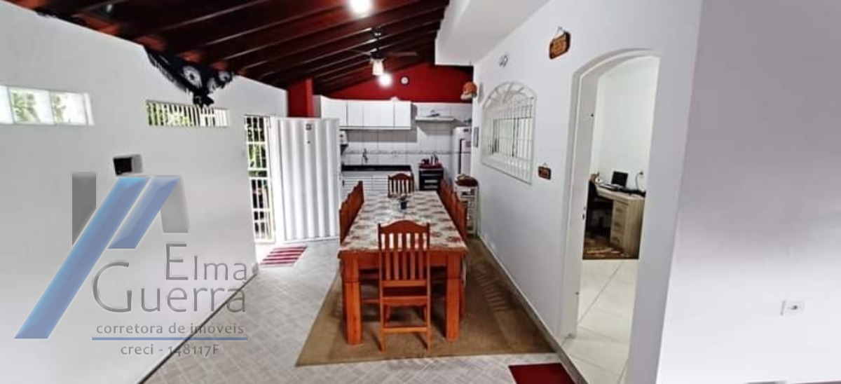 Ubatuba, Centro - Bela e agradável casa bem localizada com 02 suítes.