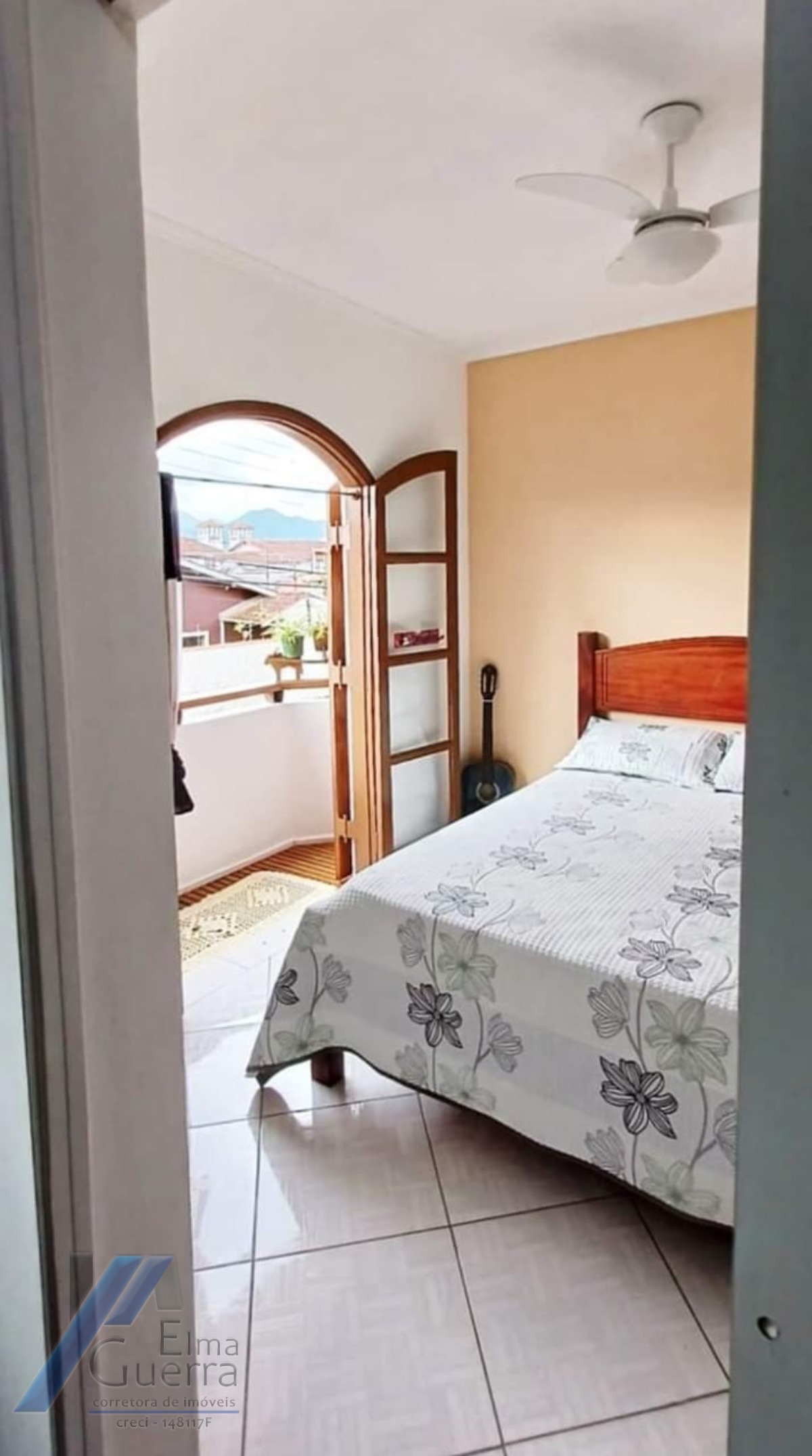 Ubatuba, Centro - Bela e agradável casa bem localizada com 02 suítes.