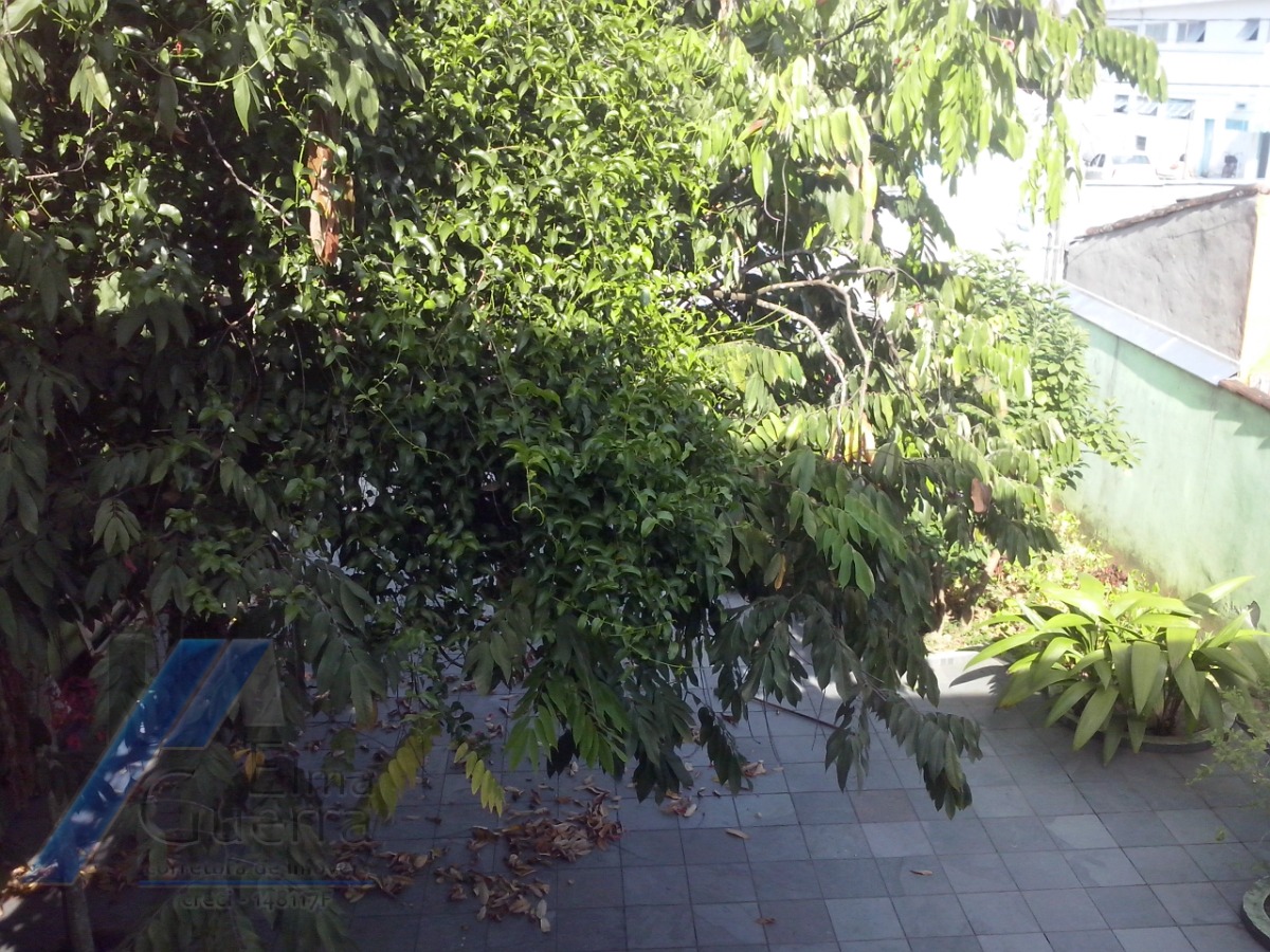 Ubatuba, Centro - Casa sobrado com 03 dormitórios, sendo 01 suíte.