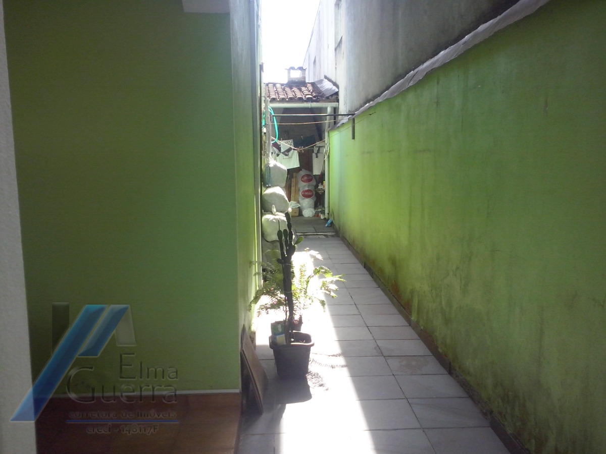Ubatuba, Centro - Casa sobrado com 03 dormitórios, sendo 01 suíte.