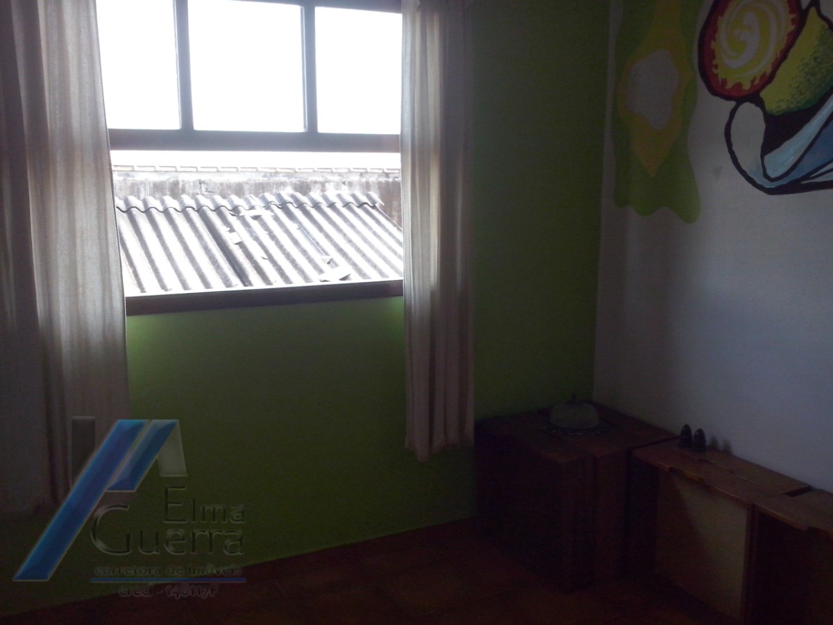Ubatuba, Centro - Casa sobrado com 03 dormitórios, sendo 01 suíte.