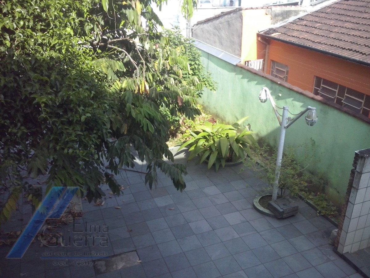 Ubatuba, Centro - Casa sobrado com 03 dormitórios, sendo 01 suíte.