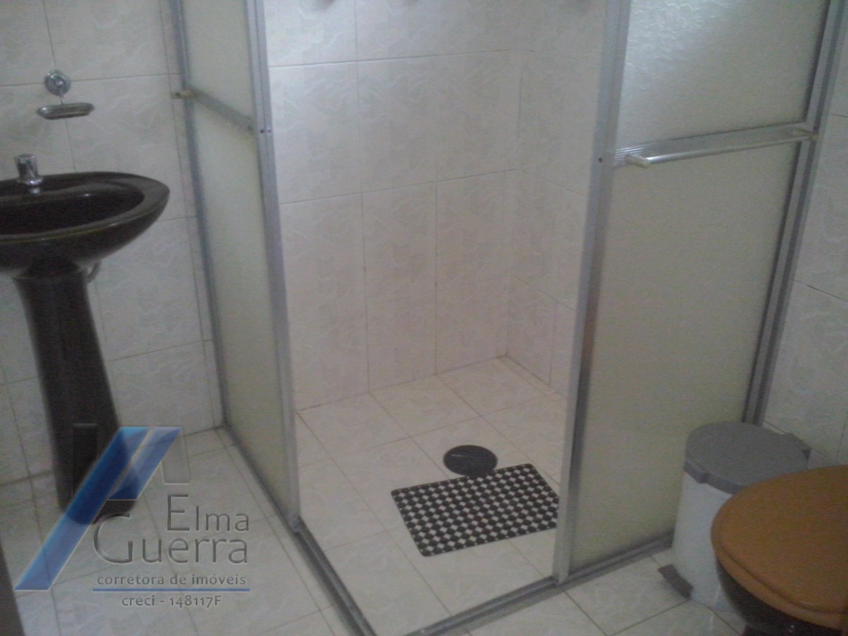 Ubatuba, Centro - Casa sobrado com 03 dormitórios, sendo 01 suíte.
