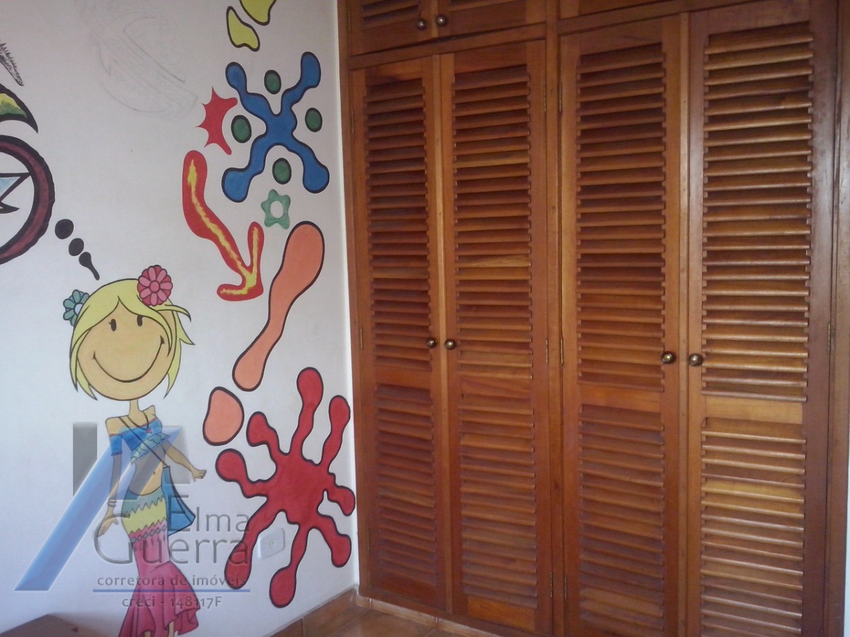 Ubatuba, Centro - Casa sobrado com 03 dormitórios, sendo 01 suíte.