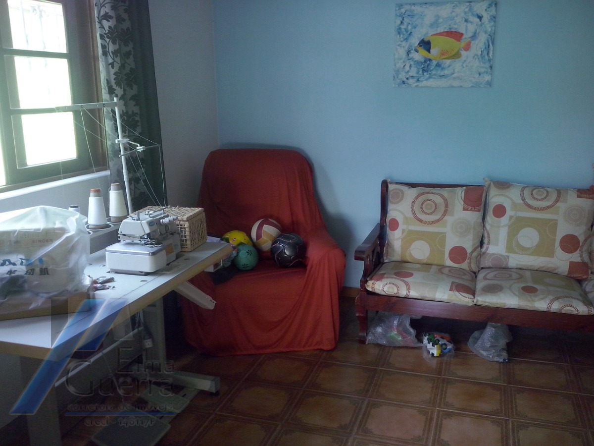 Ubatuba, Centro - Casa sobrado com 03 dormitórios, sendo 01 suíte.