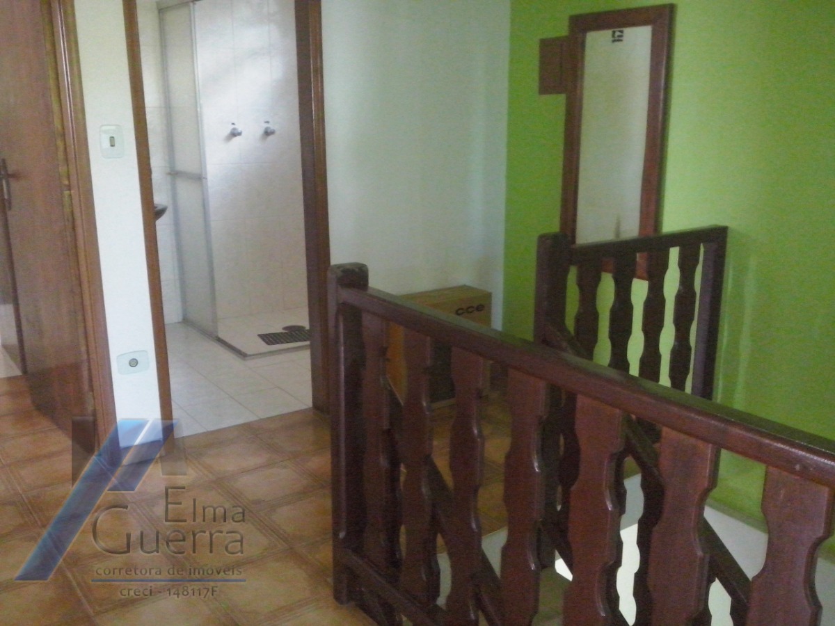 Ubatuba, Centro - Casa sobrado com 03 dormitórios, sendo 01 suíte.
