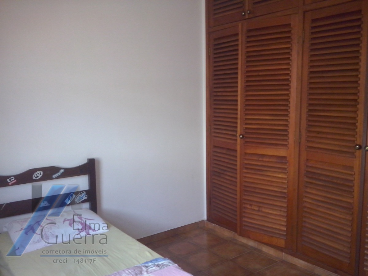 Ubatuba, Centro - Casa sobrado com 03 dormitórios, sendo 01 suíte.