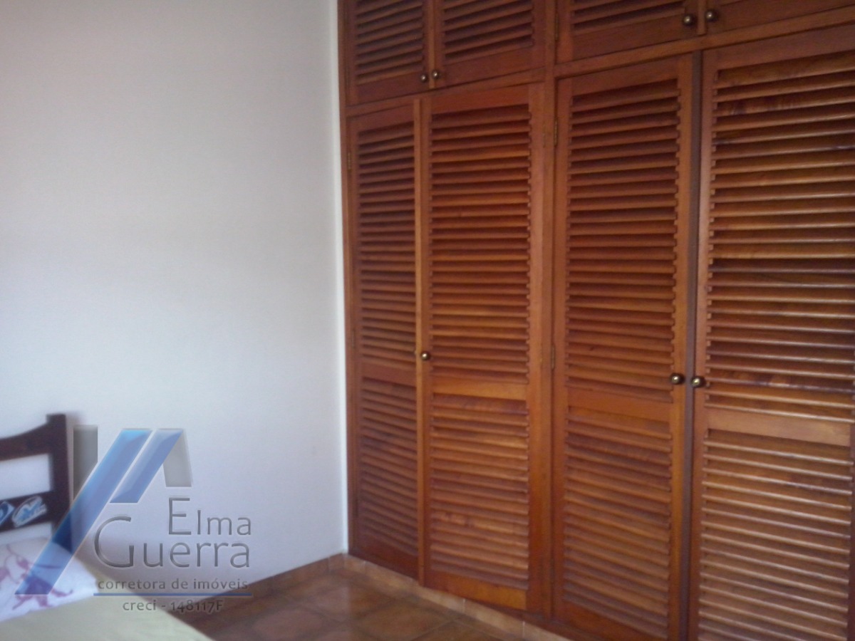 Ubatuba, Centro - Casa sobrado com 03 dormitórios, sendo 01 suíte.