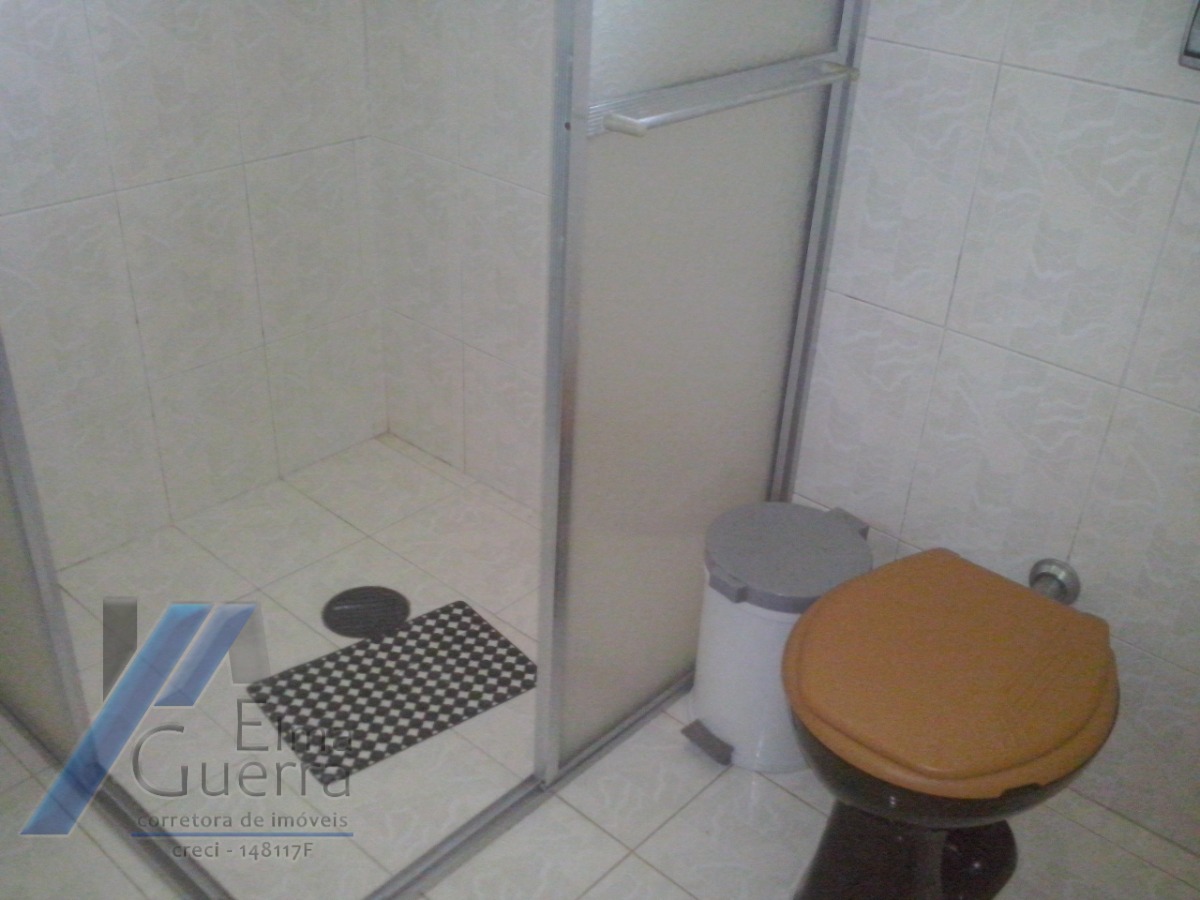 Ubatuba, Centro - Casa sobrado com 03 dormitórios, sendo 01 suíte.