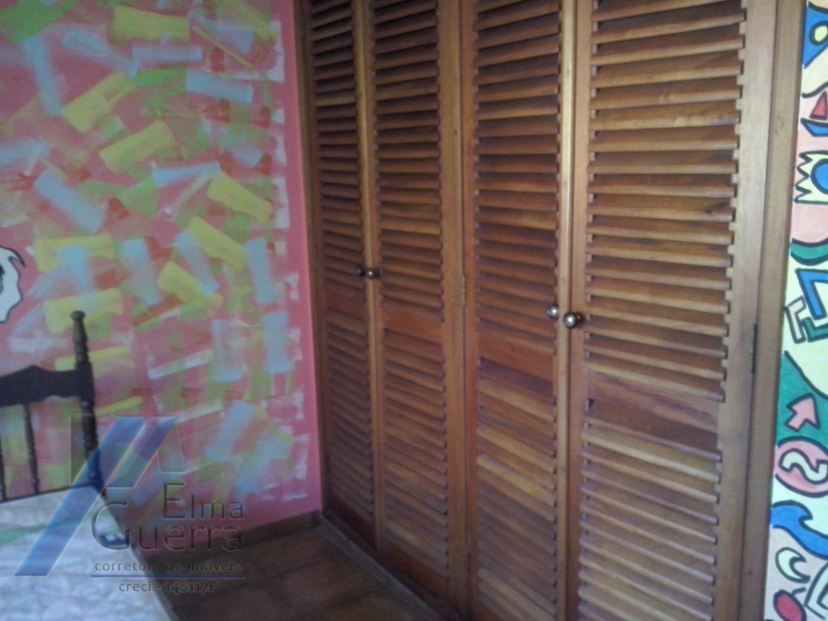 Ubatuba, Centro - Casa sobrado com 03 dormitórios, sendo 01 suíte.