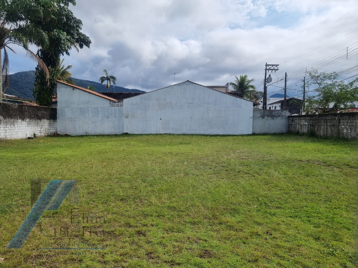 Ubatuba, Centro, Praia do Cruzeiro - Belo terreno com 668 m2, doc Escritura.