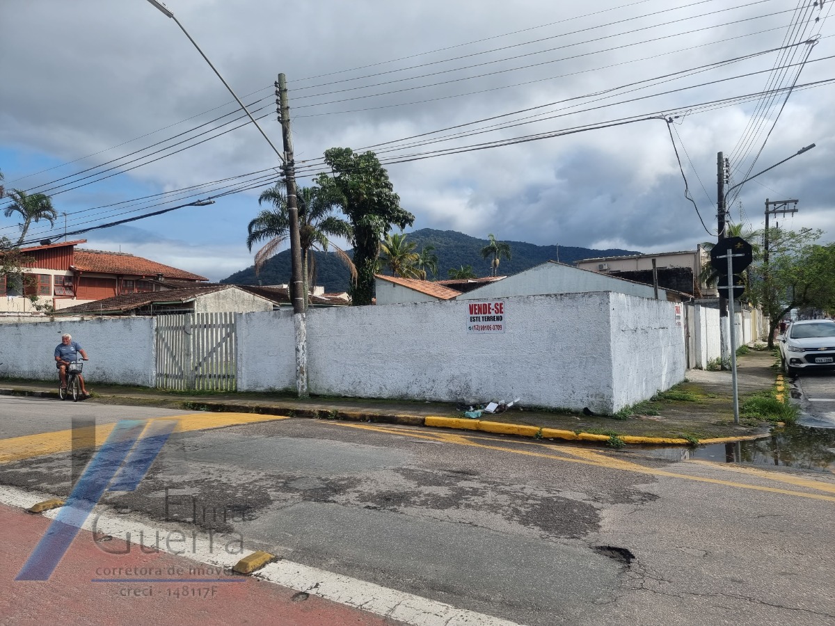 Ubatuba, Centro, Praia do Cruzeiro - Belo terreno com 668 m2, doc Escritura.