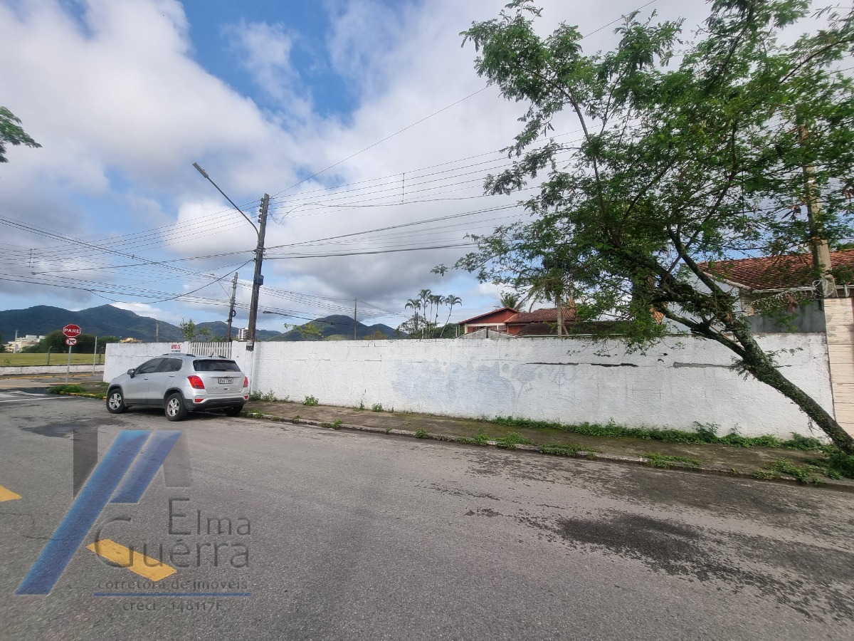 Ubatuba, Centro, Praia do Cruzeiro - Belo terreno com 668 m2, doc Escritura.