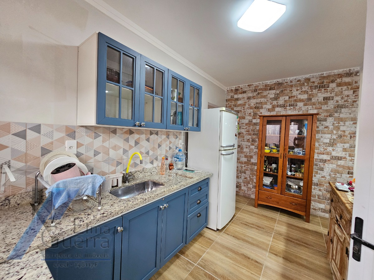 Ubatuba, Parque Vivamar - Casa sobrado geminado com 03 dormitorios sendo 01 suite.