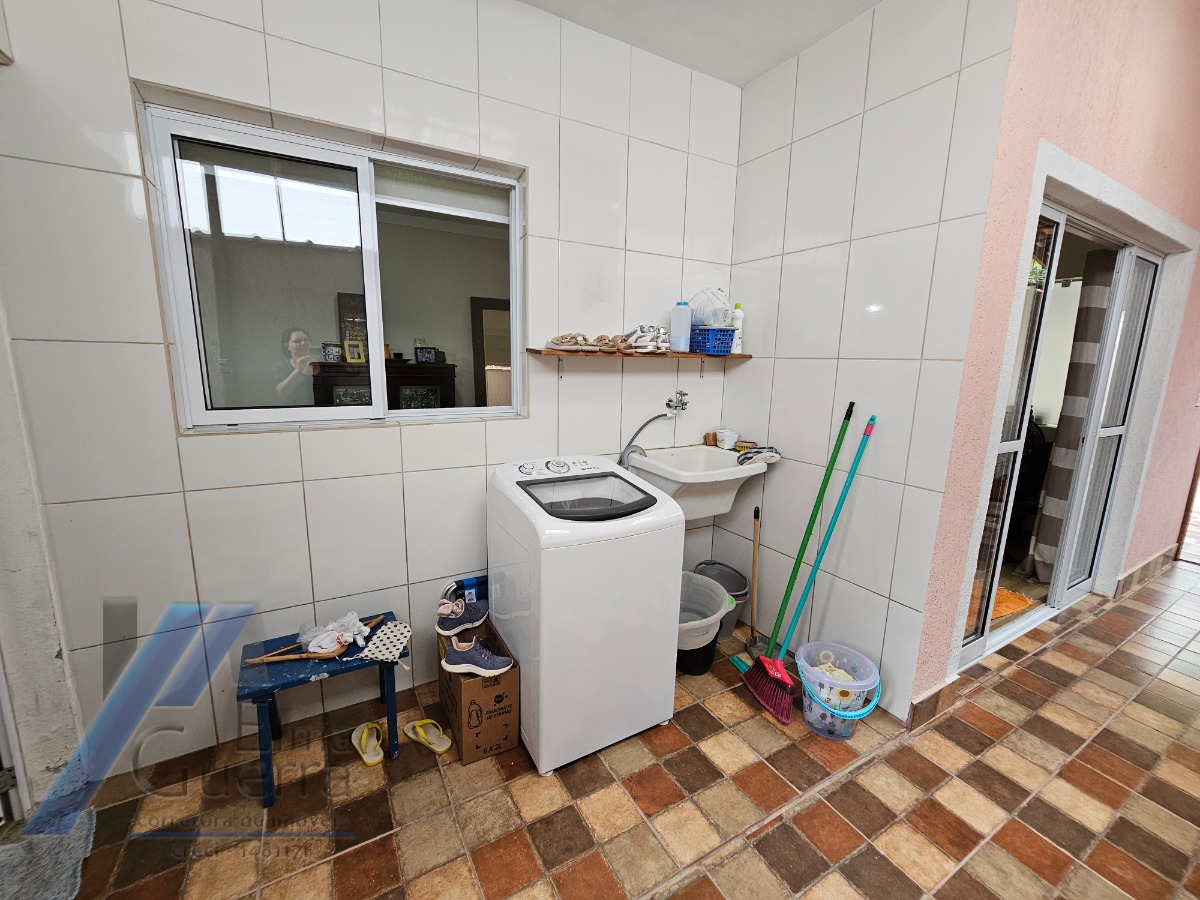 Ubatuba, Parque Vivamar - Casa sobrado geminado com 03 dormitorios sendo 01 suite.