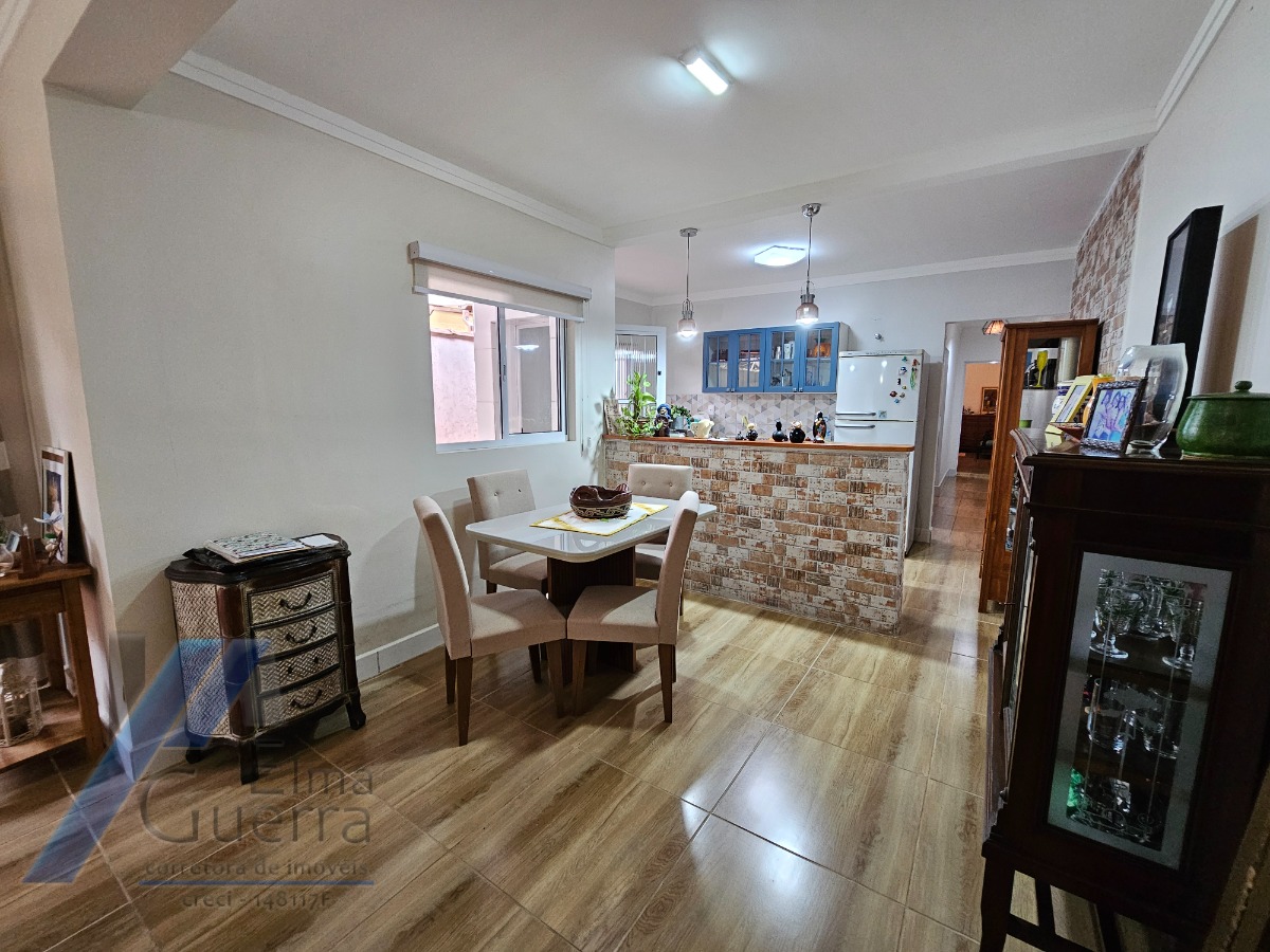 Ubatuba, Parque Vivamar - Casa sobrado geminado com 03 dormitorios sendo 01 suite.