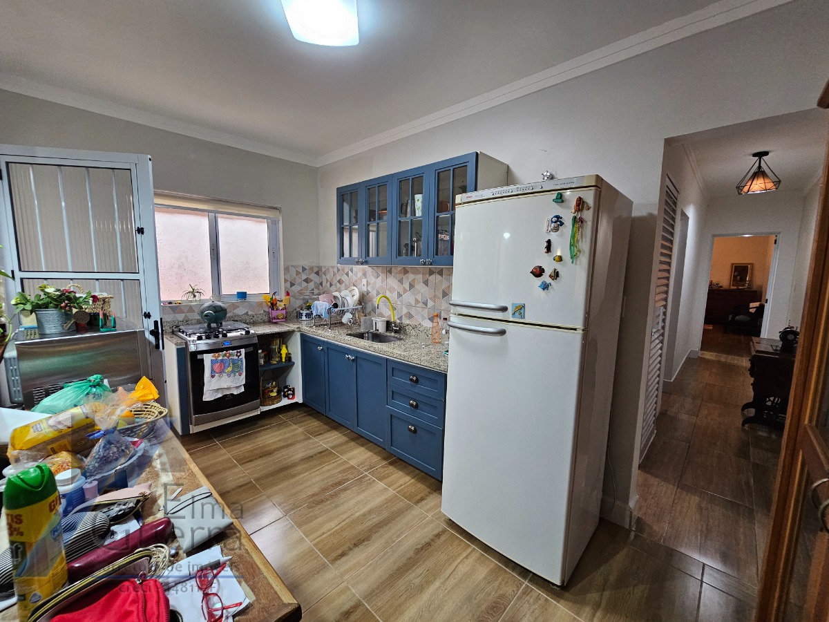 Ubatuba, Parque Vivamar - Casa sobrado geminado com 03 dormitorios sendo 01 suite.