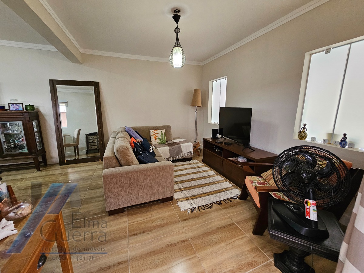 Ubatuba, Parque Vivamar - Casa sobrado geminado com 03 dormitorios sendo 01 suite.