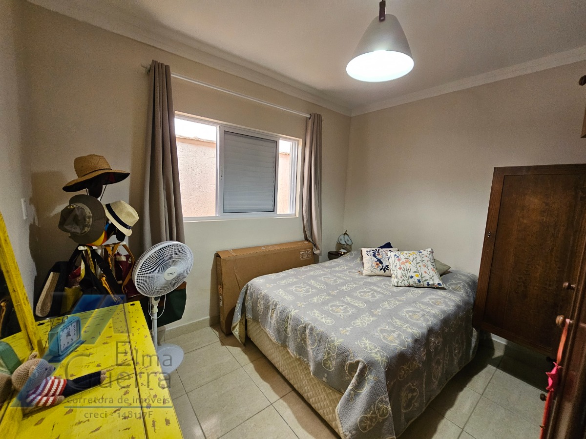 Ubatuba, Parque Vivamar - Casa sobrado geminado com 03 dormitorios sendo 01 suite.