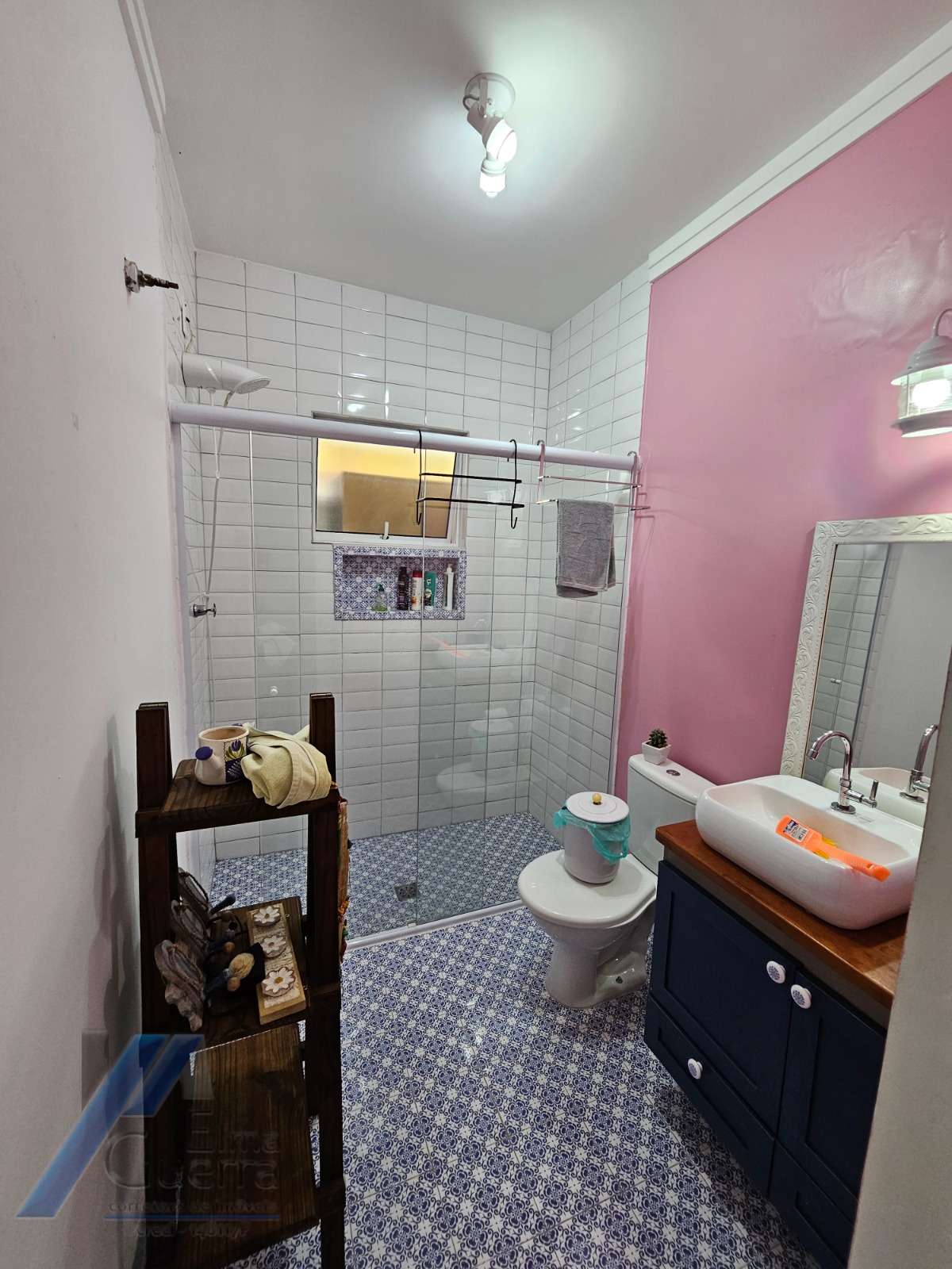 Ubatuba, Parque Vivamar - Casa sobrado geminado com 03 dormitorios sendo 01 suite.