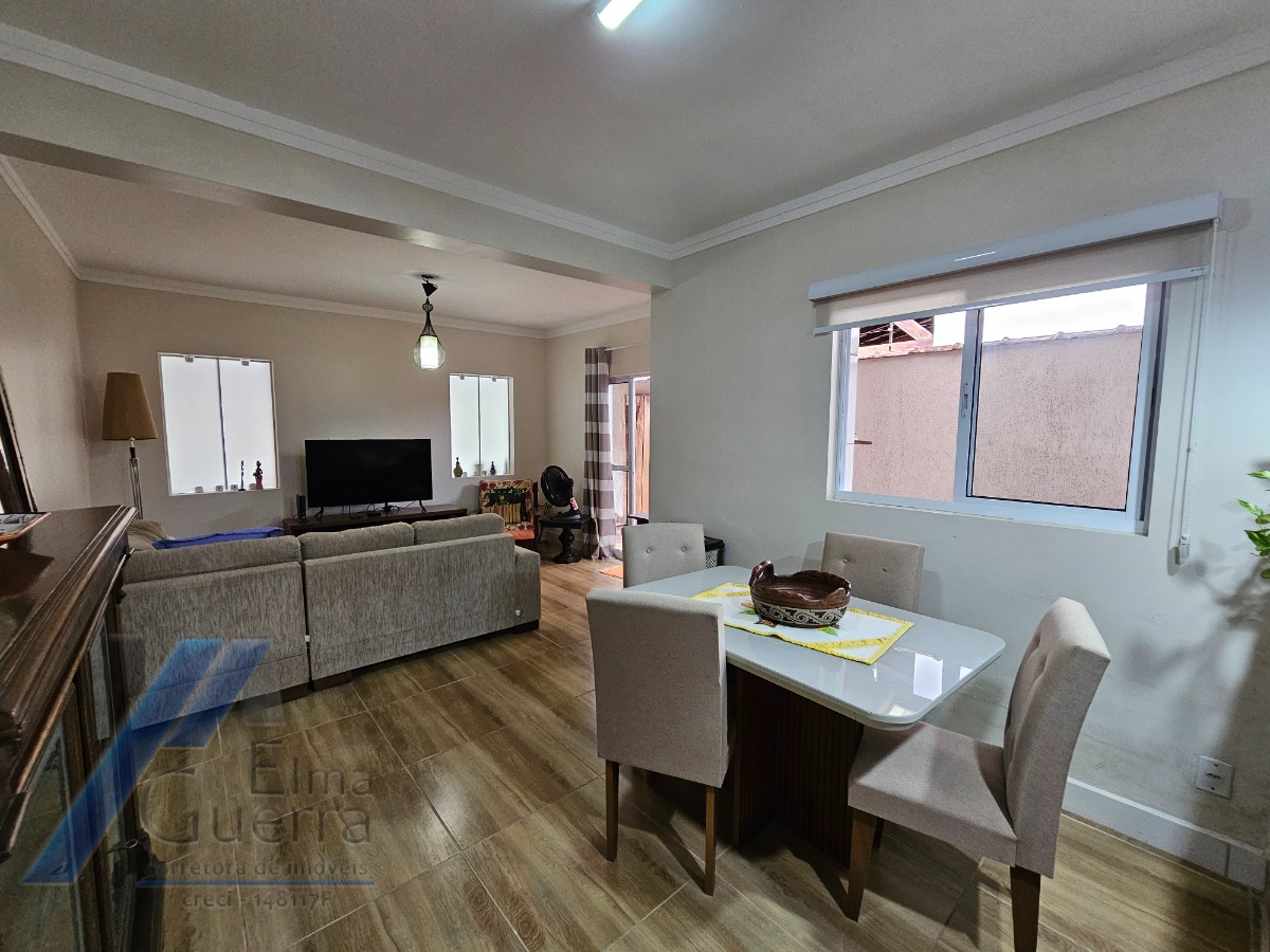 Ubatuba, Parque Vivamar - Casa sobrado geminado com 03 dormitorios sendo 01 suite.