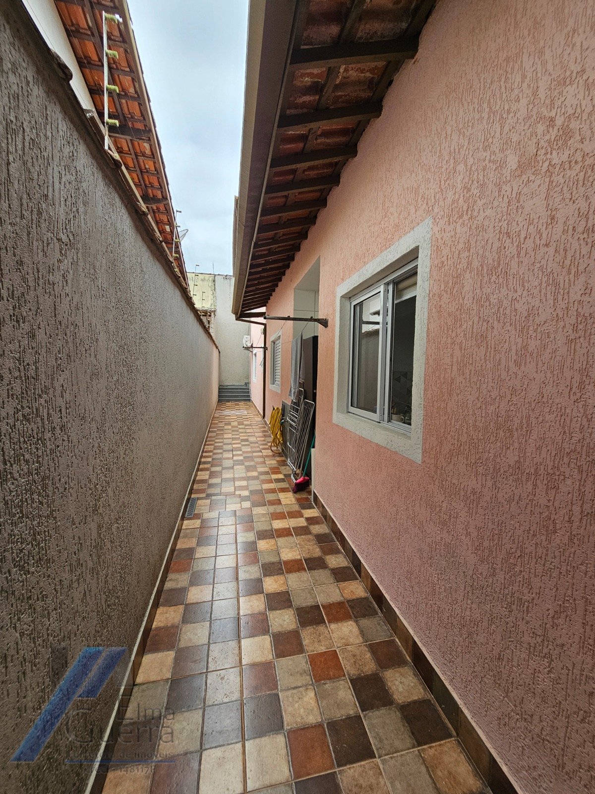 Ubatuba, Parque Vivamar - Casa sobrado geminado com 03 dormitorios sendo 01 suite.