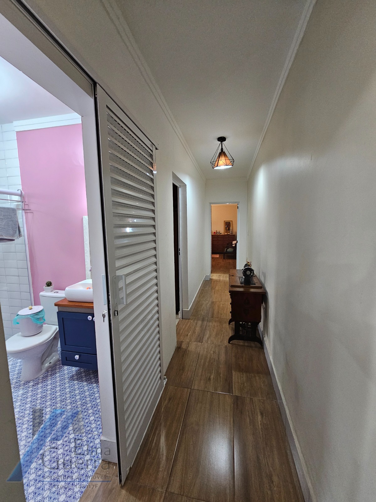 Ubatuba, Parque Vivamar - Casa sobrado geminado com 03 dormitorios sendo 01 suite.