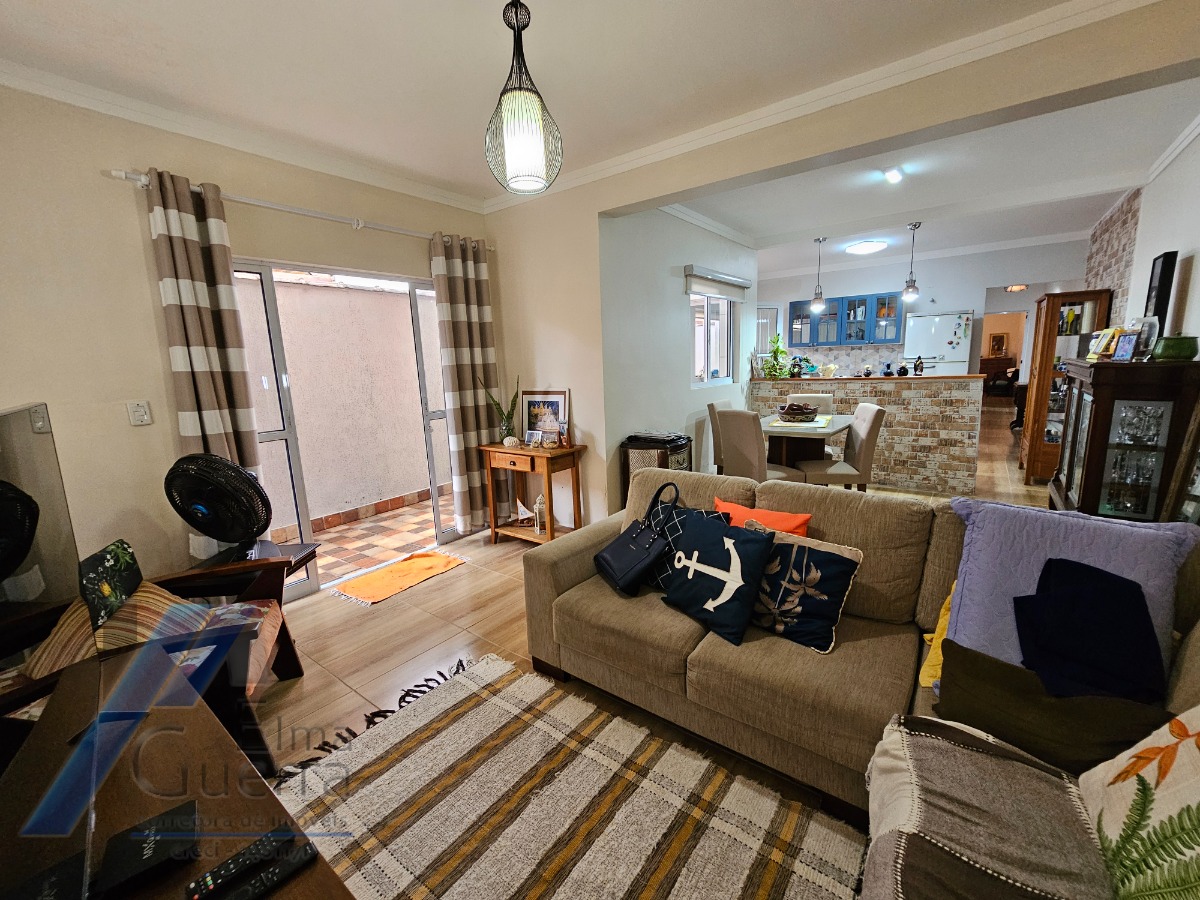 Ubatuba, Parque Vivamar - Casa sobrado geminado com 03 dormitorios sendo 01 suite.