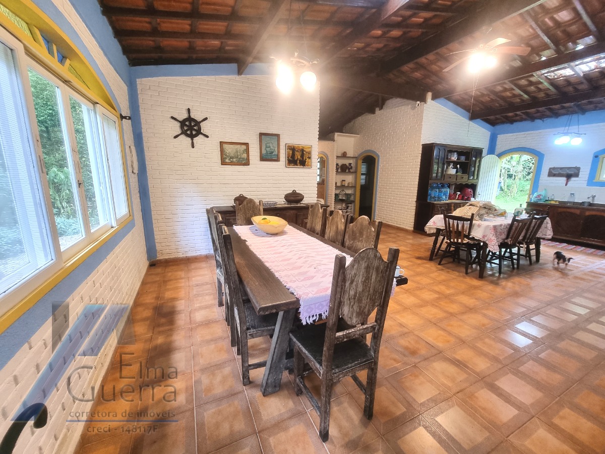 Ubatuba- Horto Florestal - Sitio com excelente edificação, boa localização com cachoeiras e piscinas naturais.