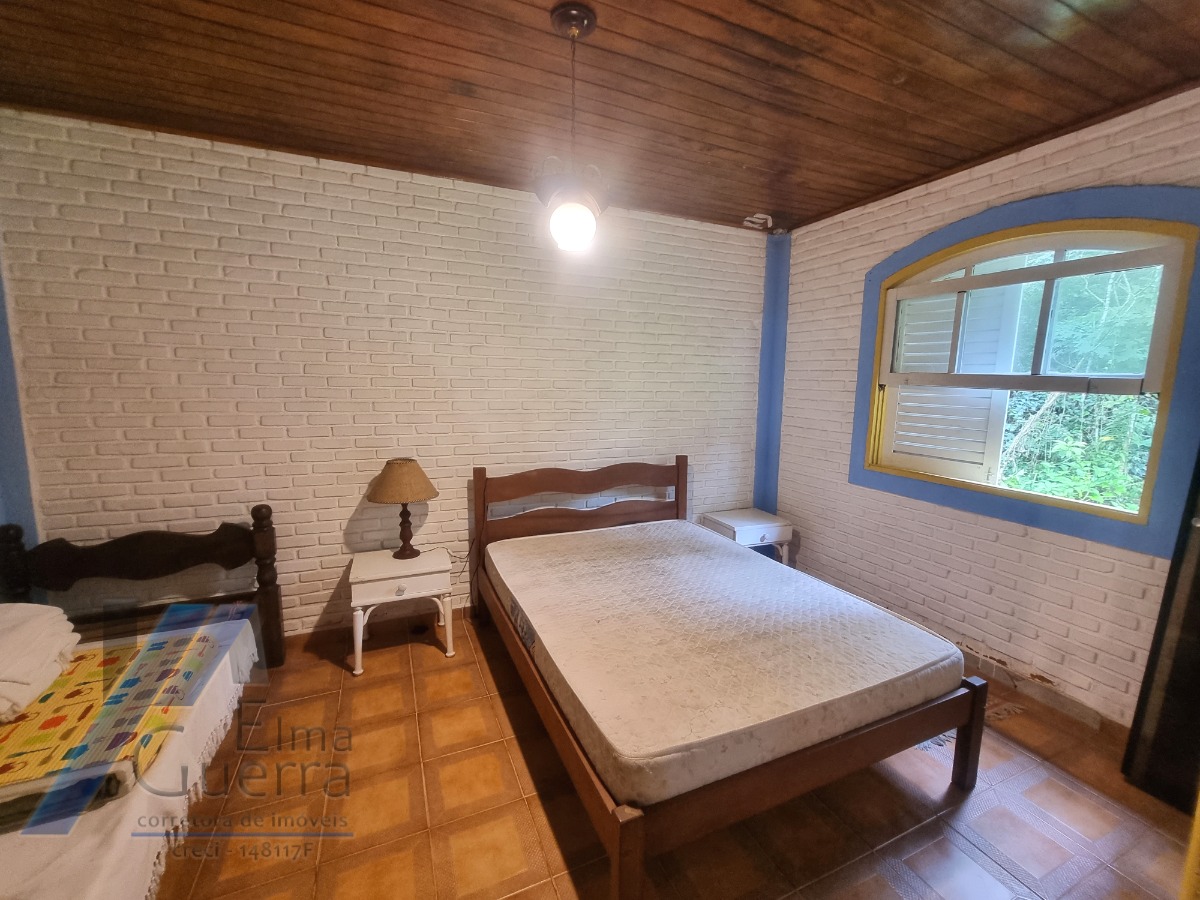 Ubatuba- Horto Florestal - Sitio com excelente edificação, boa localização com cachoeiras e piscinas naturais.