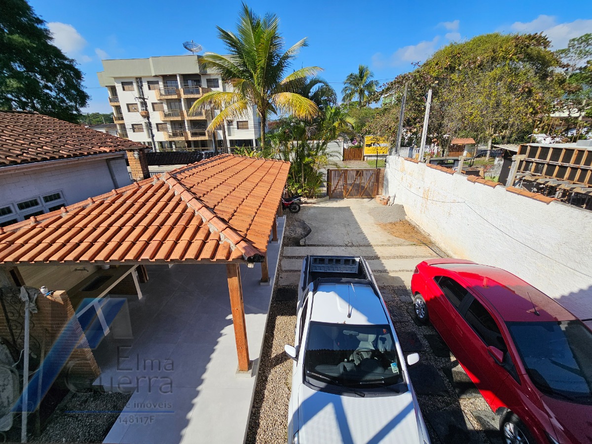 Ubatuba, Itaguá - Casa Sobrado com ótima localização, 03 dormitorios sendo 01 suíte.