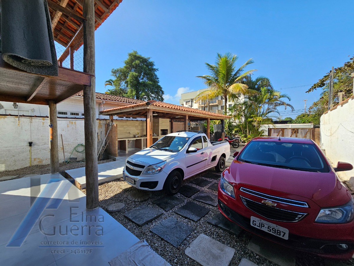 Ubatuba, Itaguá - Casa Sobrado com ótima localização, 03 dormitorios sendo 01 suíte.