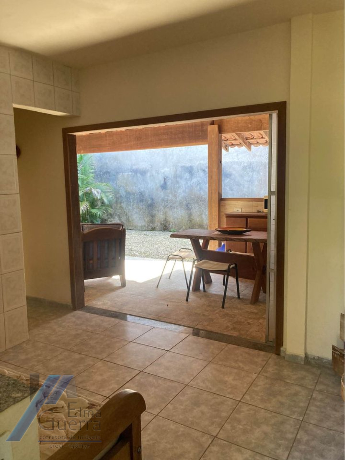 Ubatuba, Centro - Casa com 02 dormitórios, sendo 01 suíte.