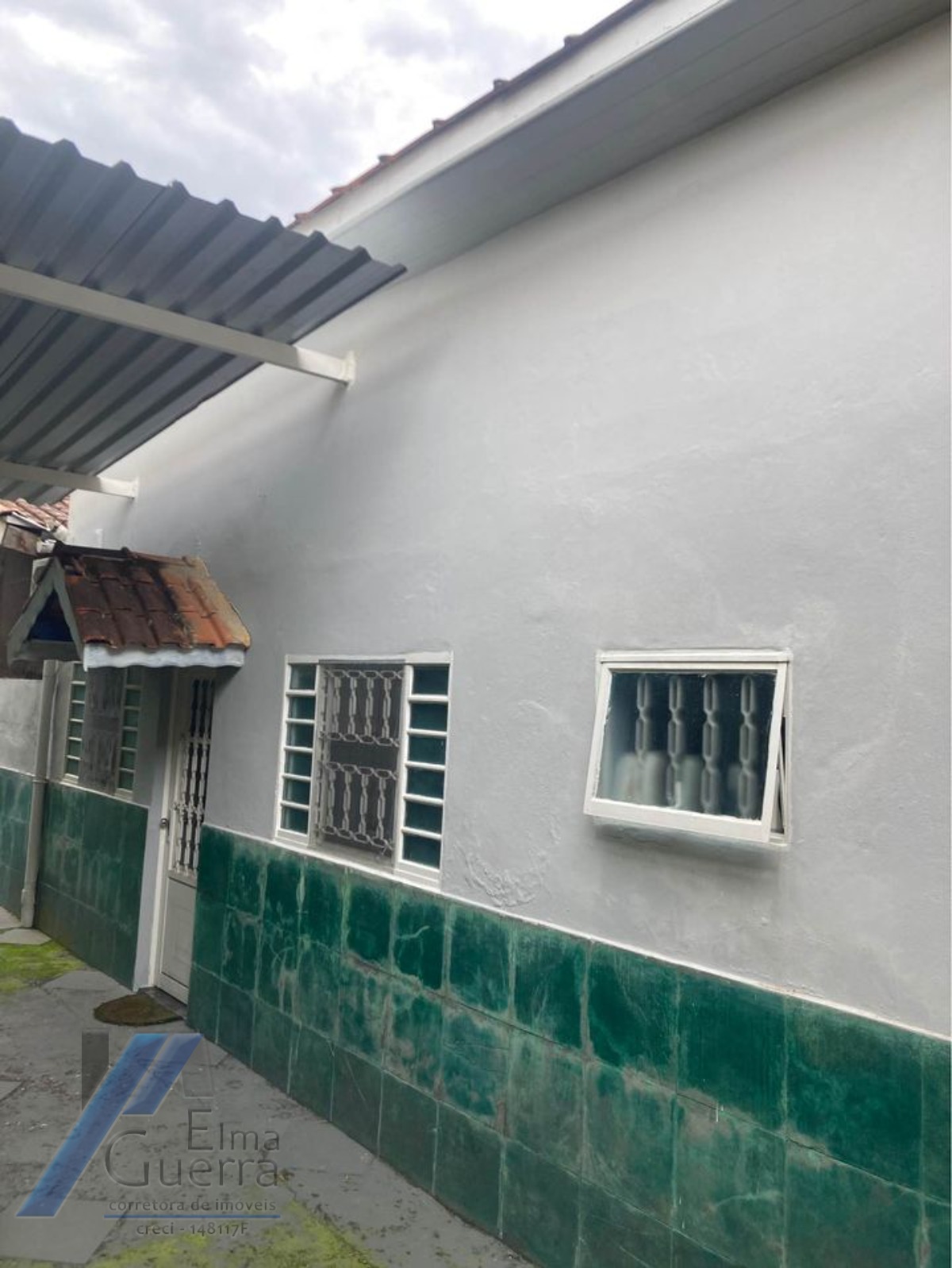 Ubatuba, Centro - Casa com 02 dormitórios, sendo 01 suíte.