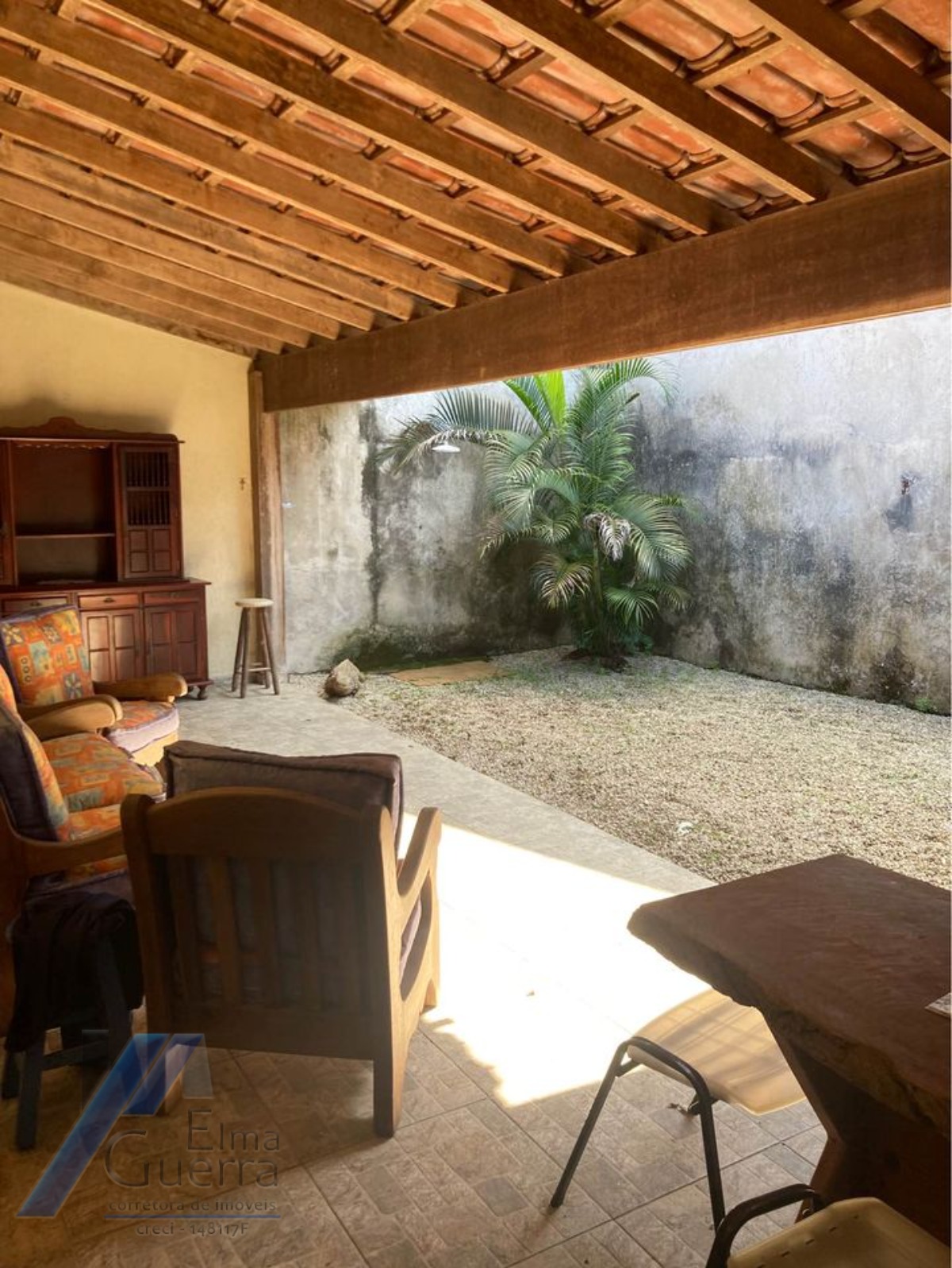 Ubatuba, Centro - Casa com 02 dormitórios, sendo 01 suíte.