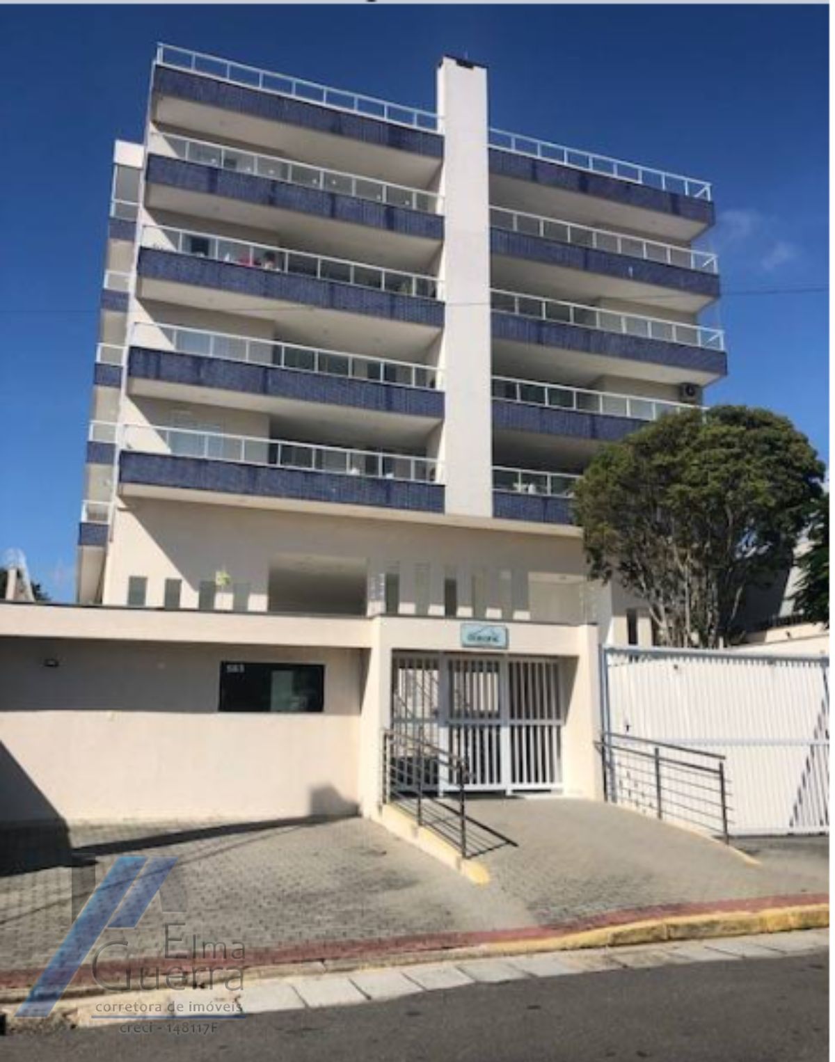 Apartamento à venda com 3 quartos, 180m² - Foto 2