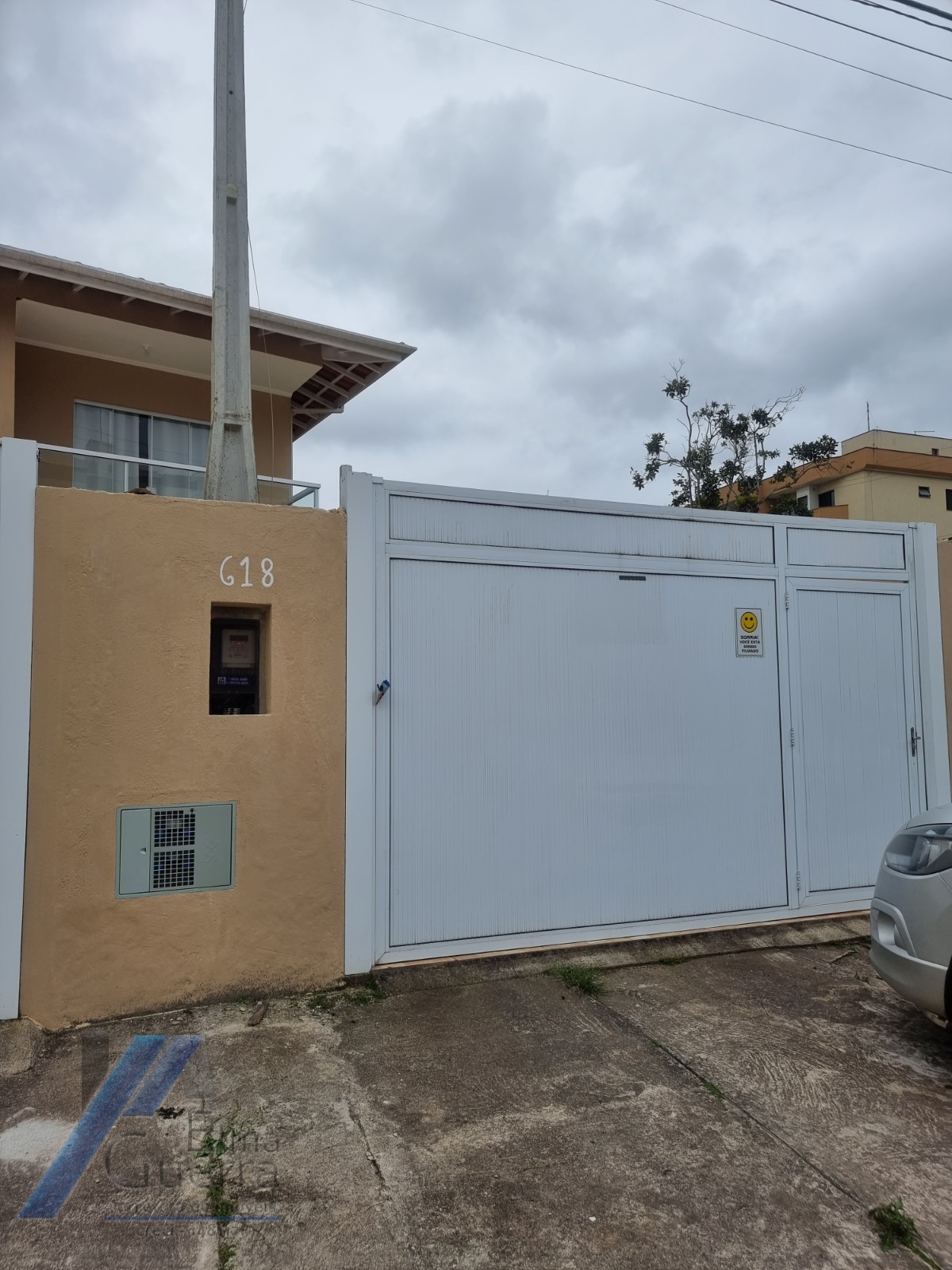 Ubatuba, Itaguá - Sobrado geminado com 03 dormitórios, sendo 01 suíte.