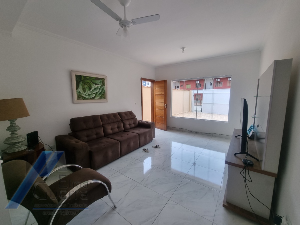 Ubatuba, Itaguá - Sobrado geminado com 03 dormitórios, sendo 01 suíte.