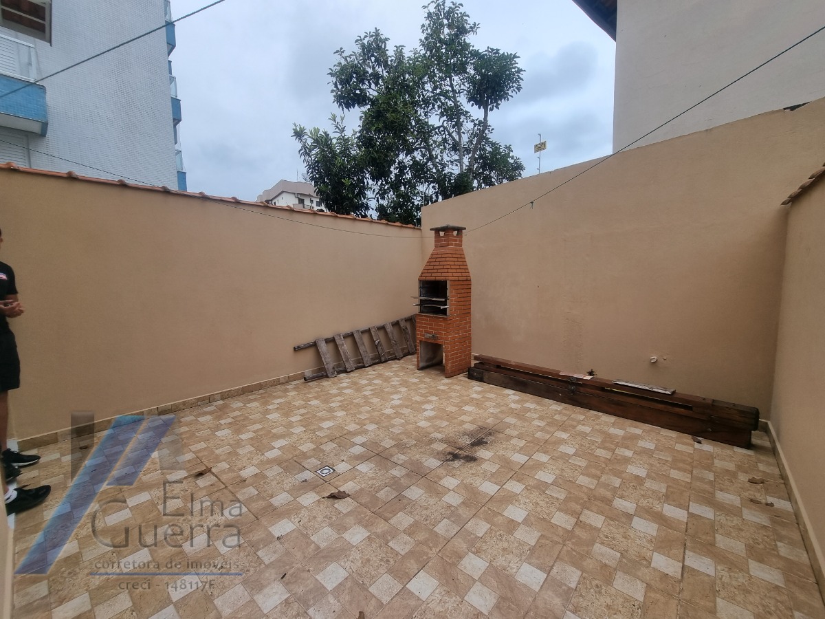 Ubatuba, Itaguá - Sobrado geminado com 03 dormitórios, sendo 01 suíte.